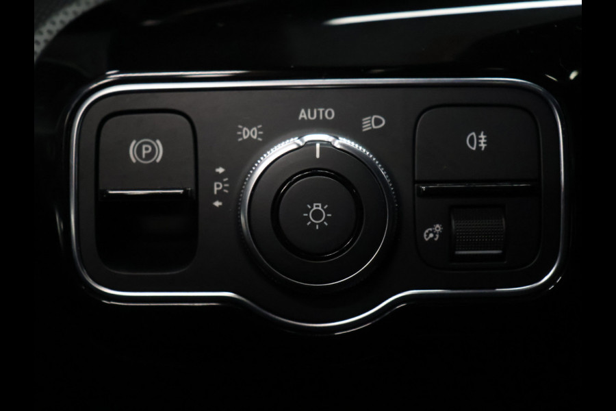 Mercedes-Benz CLA-Klasse 180 Business Solution Luxury [PANORAMADAK, PREMIUM SOUND, MEMORY SEATS, ELEKTRISCHE STOELEN, MULTIBEAM LED, STOELVERWARMING, CAMERA, SFEERVERLICHTING, PDC V+A, CRUISE CONTROL, GROOT NAVIGATIE, CLIMATE CONTROL, KEYLESS, W