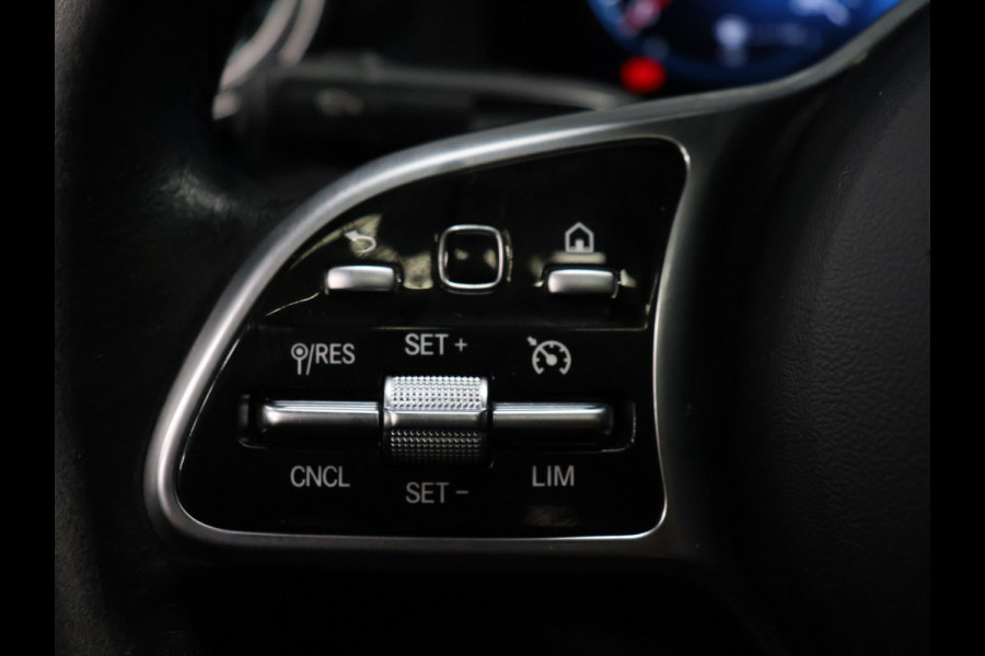 Mercedes-Benz CLA-Klasse 180 Business Solution Luxury [PANORAMADAK, PREMIUM SOUND, MEMORY SEATS, ELEKTRISCHE STOELEN, MULTIBEAM LED, STOELVERWARMING, CAMERA, SFEERVERLICHTING, PDC V+A, CRUISE CONTROL, GROOT NAVIGATIE, CLIMATE CONTROL, KEYLESS, W