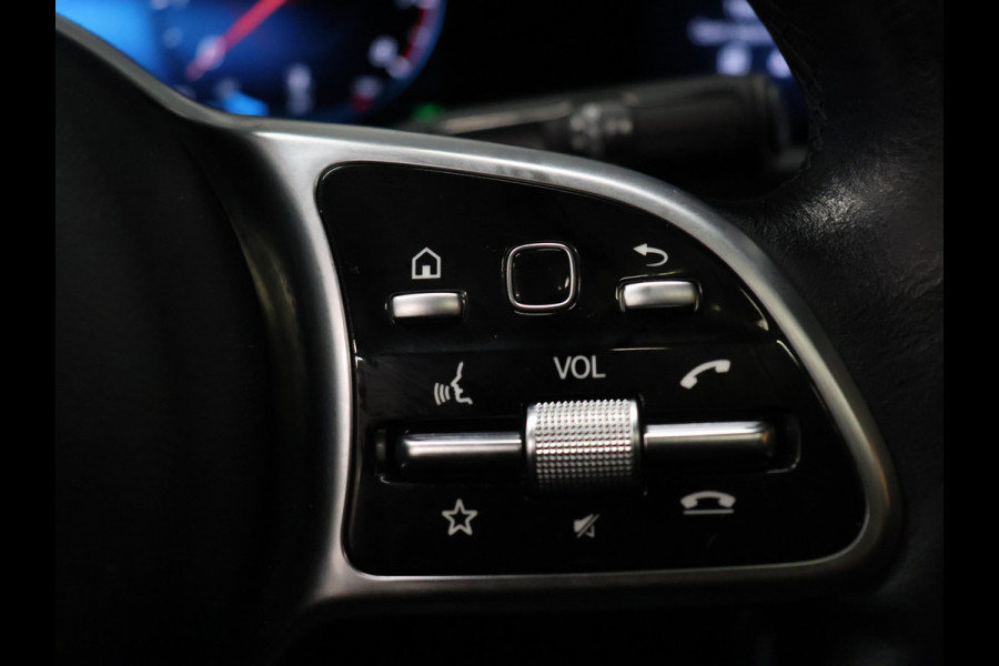 Mercedes-Benz CLA-Klasse 180 Business Solution Luxury [PANORAMADAK, PREMIUM SOUND, MEMORY SEATS, ELEKTRISCHE STOELEN, MULTIBEAM LED, STOELVERWARMING, CAMERA, SFEERVERLICHTING, PDC V+A, CRUISE CONTROL, GROOT NAVIGATIE, CLIMATE CONTROL, KEYLESS, W