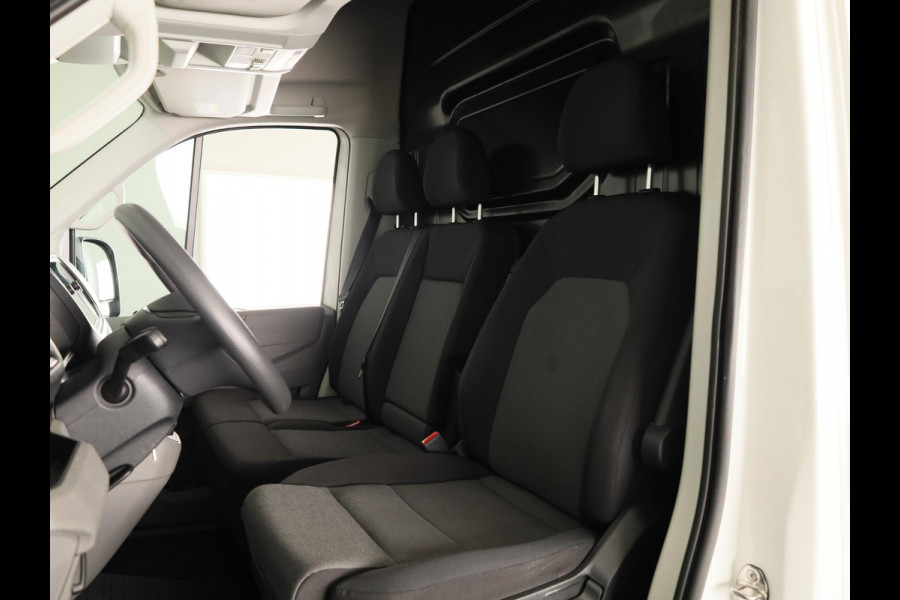 Volkswagen Crafter 35 2.0 TDI L4H3 Highline EURO VI 140 pk Automaat | Verlengde garantie | Navigatie | Parkeersensoren (Park assist) | Achteruitrijcamera | Adaptieve cruise control |