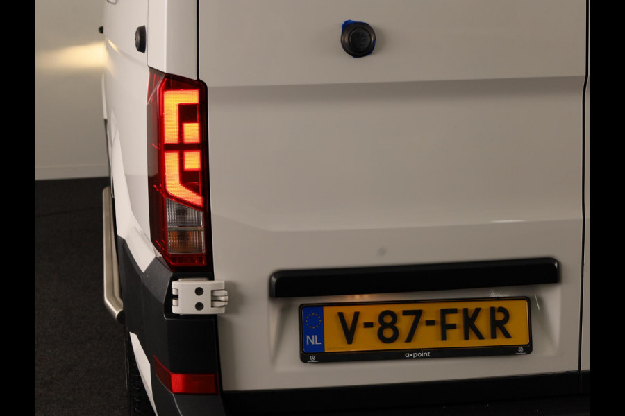 Volkswagen Crafter 35 2.0 TDI L4H3 Highline EURO VI 140 pk Automaat | Verlengde garantie | Navigatie | Parkeersensoren (Park assist) | Achteruitrijcamera | Adaptieve cruise control |