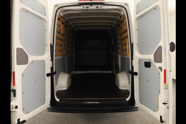 Volkswagen Crafter 35 2.0 TDI L4H3 Highline EURO VI 140 pk Automaat | Verlengde garantie | Navigatie | Parkeersensoren (Park assist) | Achteruitrijcamera | Adaptieve cruise control |