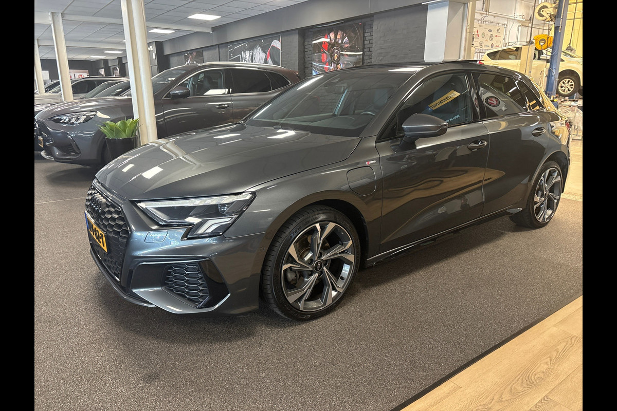 Audi A3 Sportback 40 TFSI e Advanced edition S-line / B&O / camera / sfeer verlichting
