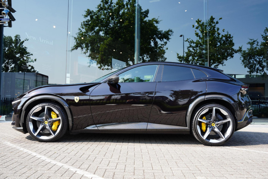 Ferrari Purosangue 6.5 V12 / Retrofit Steering Wheel / Full Carbon / Electrochromic Roof