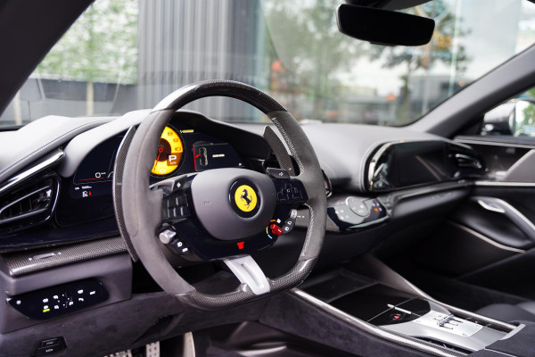 Ferrari Purosangue 6.5 V12 / Retrofit Steering Wheel / Full Carbon / Electrochromic Roof
