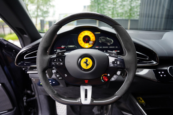 Ferrari Purosangue 6.5 V12 / Retrofit Steering Wheel / Full Carbon / Electrochromic Roof