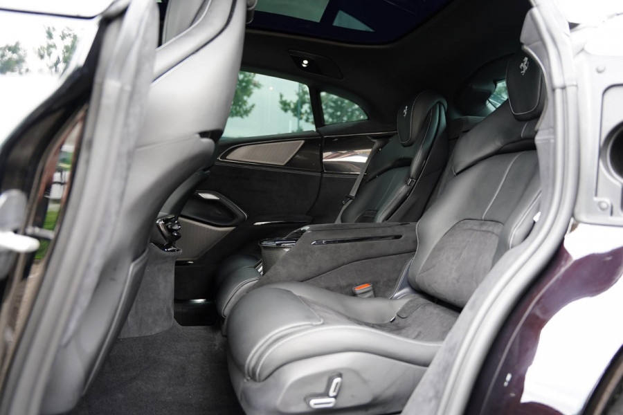 Ferrari Purosangue 6.5 V12 / Retrofit Steering Wheel / Full Carbon / Electrochromic Roof