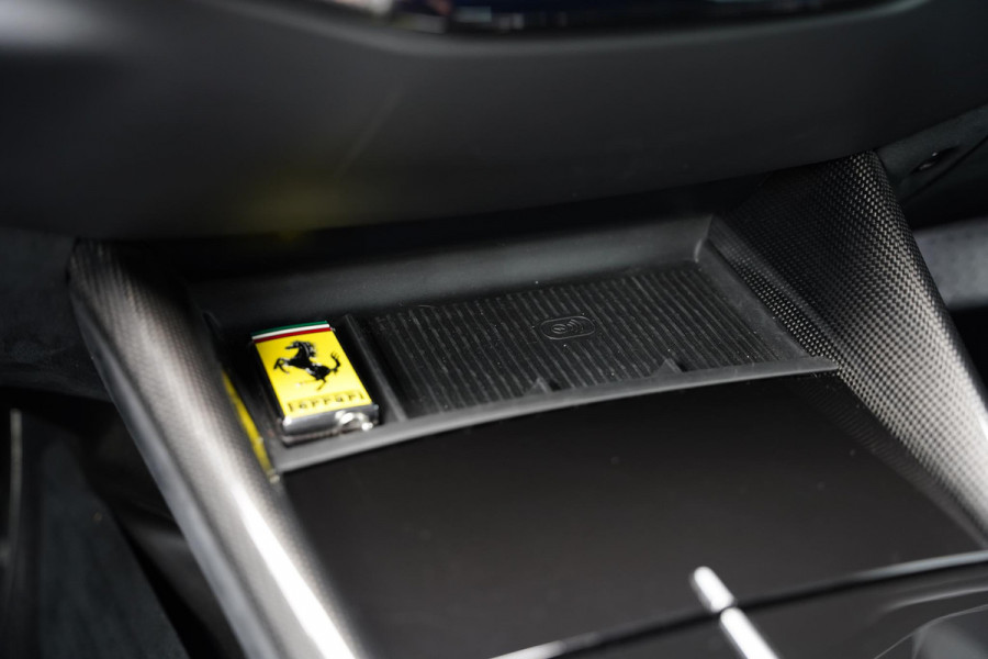 Ferrari Purosangue 6.5 V12 / Retrofit Steering Wheel / Full Carbon / Electrochromic Roof