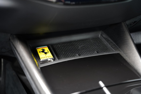 Ferrari Purosangue 6.5 V12 / Retrofit Steering Wheel / Full Carbon / Electrochromic Roof