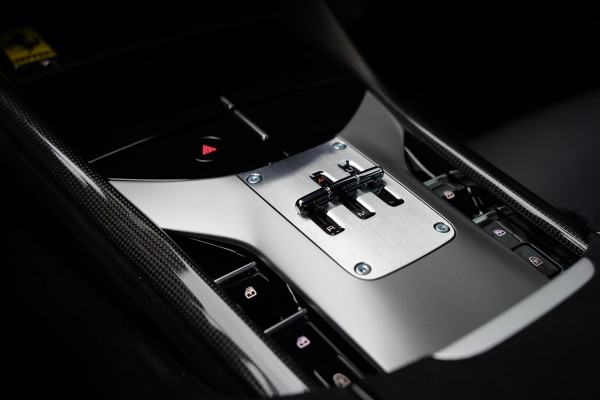 Ferrari Purosangue 6.5 V12 / Retrofit Steering Wheel / Full Carbon / Electrochromic Roof