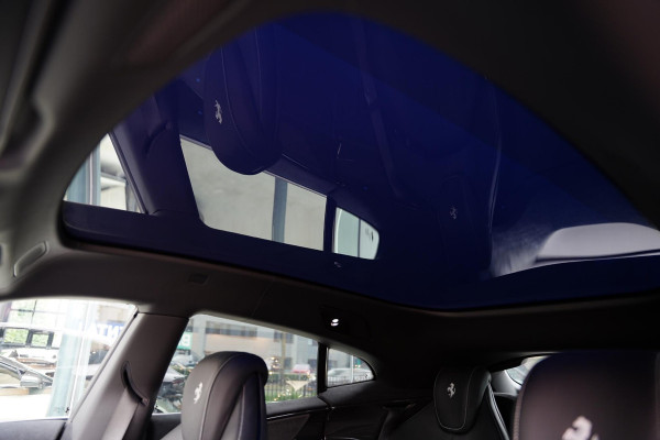 Ferrari Purosangue 6.5 V12 / Retrofit Steering Wheel / Full Carbon / Electrochromic Roof