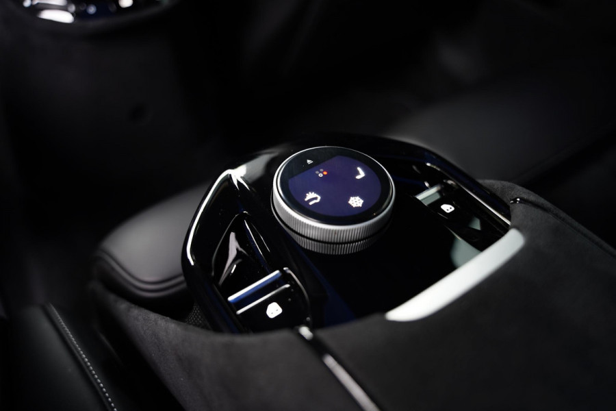 Ferrari Purosangue 6.5 V12 / Retrofit Steering Wheel / Full Carbon / Electrochromic Roof