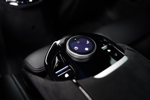 Ferrari Purosangue 6.5 V12 / Retrofit Steering Wheel / Full Carbon / Electrochromic Roof