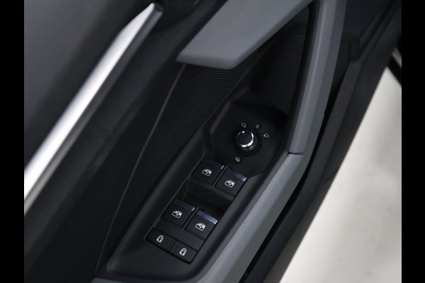 Audi A3 Limousine 30 TFSI Business edition [APPLE CARPLAY, VOL LEDER, FULL LED, DIGITAL DASH, KEYLESS, DRAADLOOS LADEN, SPORTSTOELEN, ANDROID, PDC ACHTER, CRUISE CONTROL, GROOT NAVIGATIE, CLIMATE CONTROL, NIEUWSTAAT]