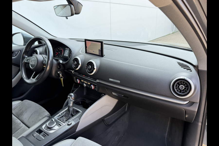 Audi A3 S-line 1.5 TFSI Automaat *EXPORT/HANDEL* Motor tikt/Engine ticking Climate Control Camera Navigatie Trekhaak Stoelverwarming Parkeersensoren