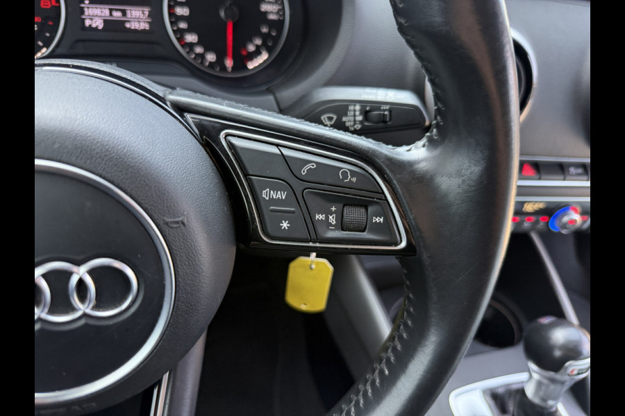 Audi A3 S-line 1.5 TFSI Automaat *EXPORT/HANDEL* Motor tikt/Engine ticking Climate Control Camera Navigatie Trekhaak Stoelverwarming Parkeersensoren