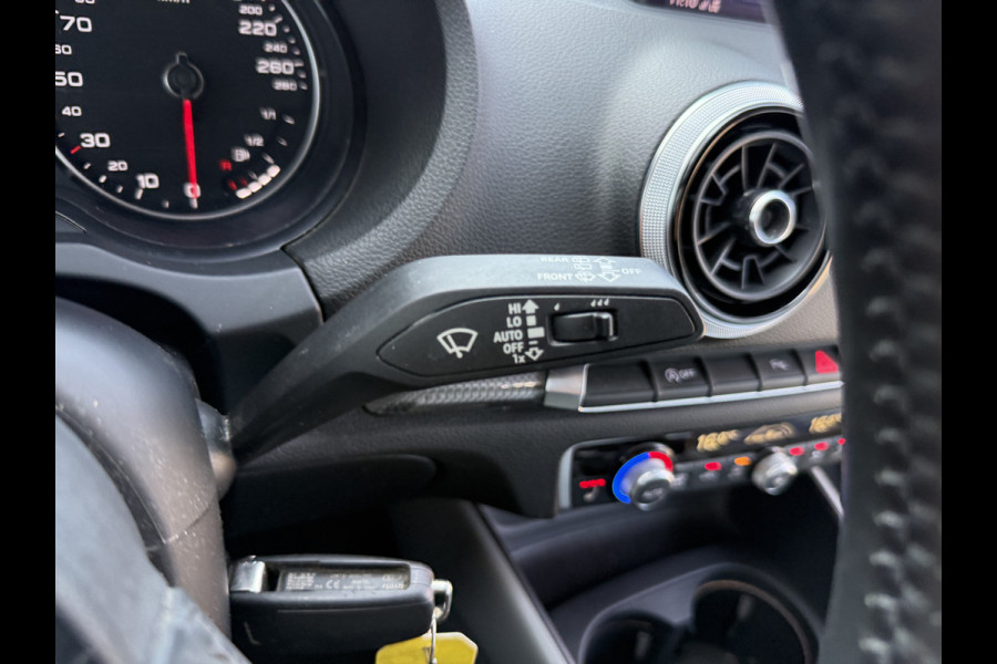 Audi A3 S-line 1.5 TFSI Automaat *EXPORT/HANDEL* Motor tikt/Engine ticking Climate Control Camera Navigatie Trekhaak Stoelverwarming Parkeersensoren