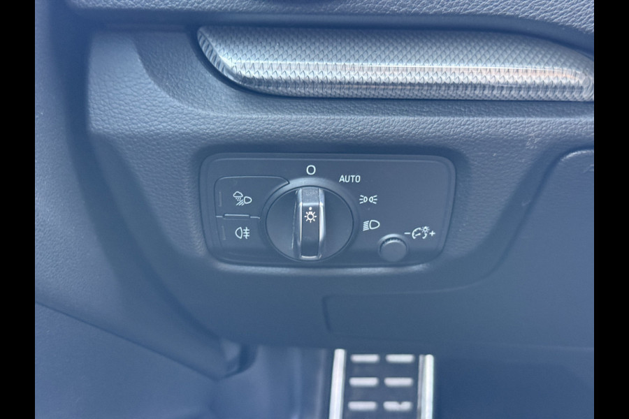 Audi A3 S-line 1.5 TFSI Automaat *EXPORT/HANDEL* Motor tikt/Engine ticking Climate Control Camera Navigatie Trekhaak Stoelverwarming Parkeersensoren