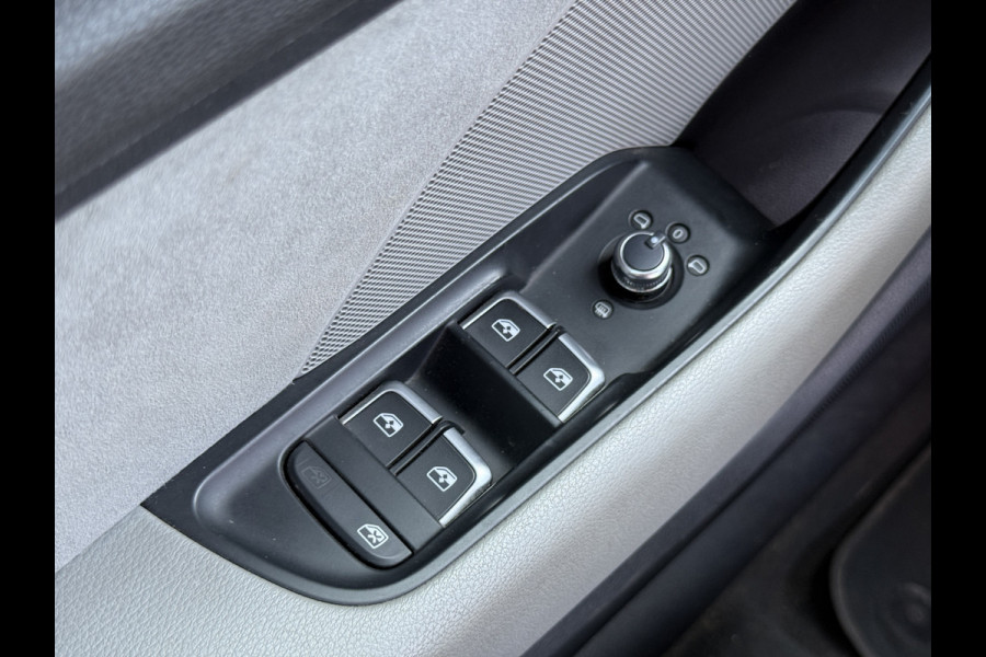 Audi A3 S-line 1.5 TFSI Automaat *EXPORT/HANDEL* Motor tikt/Engine ticking Climate Control Camera Navigatie Trekhaak Stoelverwarming Parkeersensoren
