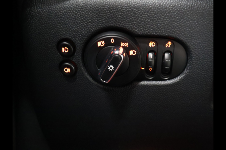 MINI 3-deurs 1.5 Cooper Pepper [DIGITAL DASH, AUTOMAAT, NAVIGATIE, CAMERA, PDC V+A, CRUISE CONTROL, CLIMATE CONTROL, DAB, BLUETOOTH, SPORTSTUUR, BOORDCOMPUTER, NIEUWSTAAT]