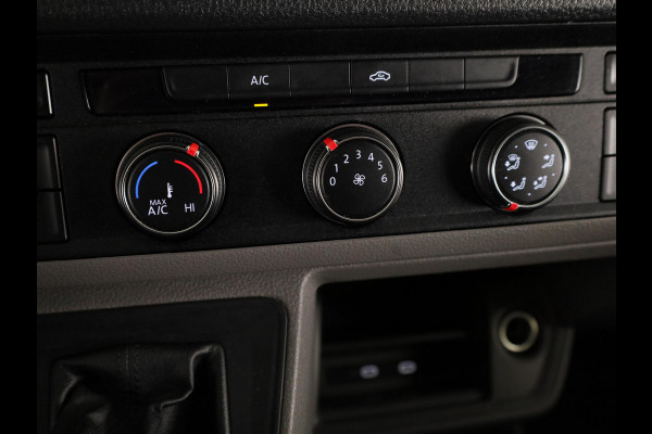 Volkswagen Crafter 35 2.0 TDI L3H3 Highline EURO VI 140 pk Automaat | Verlengde garantie | Navigatie | Trekhaak | Parkeersensoren | Achteruitrijcamera |
