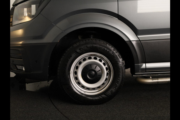 Volkswagen Crafter 35 2.0 TDI L3H3 Highline EURO VI 140 pk Automaat | Verlengde garantie | Navigatie | Trekhaak | Parkeersensoren | Achteruitrijcamera |