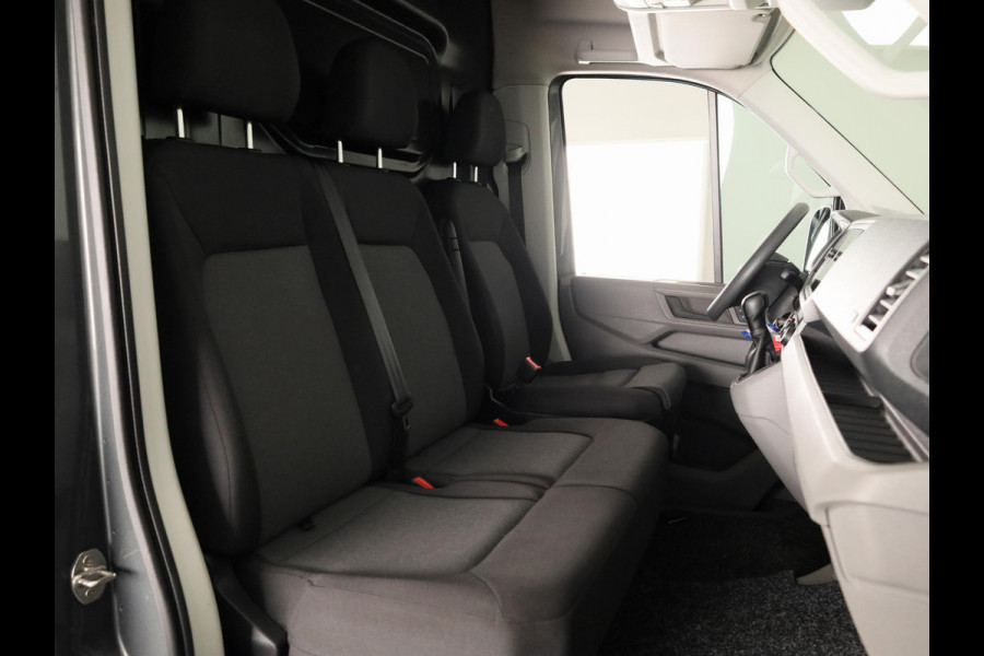 Volkswagen Crafter 35 2.0 TDI L3H3 Highline EURO VI 140 pk Automaat | Verlengde garantie | Navigatie | Trekhaak | Parkeersensoren | Achteruitrijcamera |