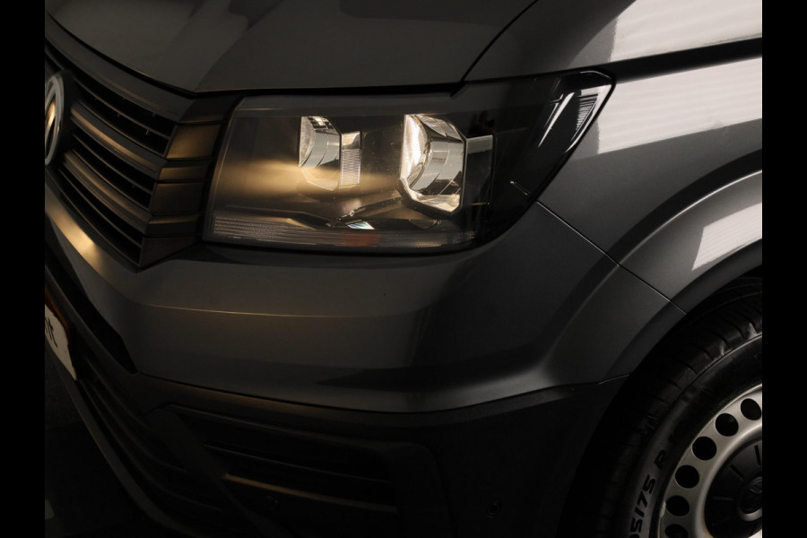 Volkswagen Crafter 35 2.0 TDI L3H3 Highline EURO VI 140 pk Automaat | Verlengde garantie | Navigatie | Trekhaak | Parkeersensoren | Achteruitrijcamera |