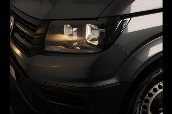 Volkswagen Crafter 35 2.0 TDI L3H3 Highline EURO VI 140 pk Automaat | Verlengde garantie | Navigatie | Trekhaak | Parkeersensoren | Achteruitrijcamera |