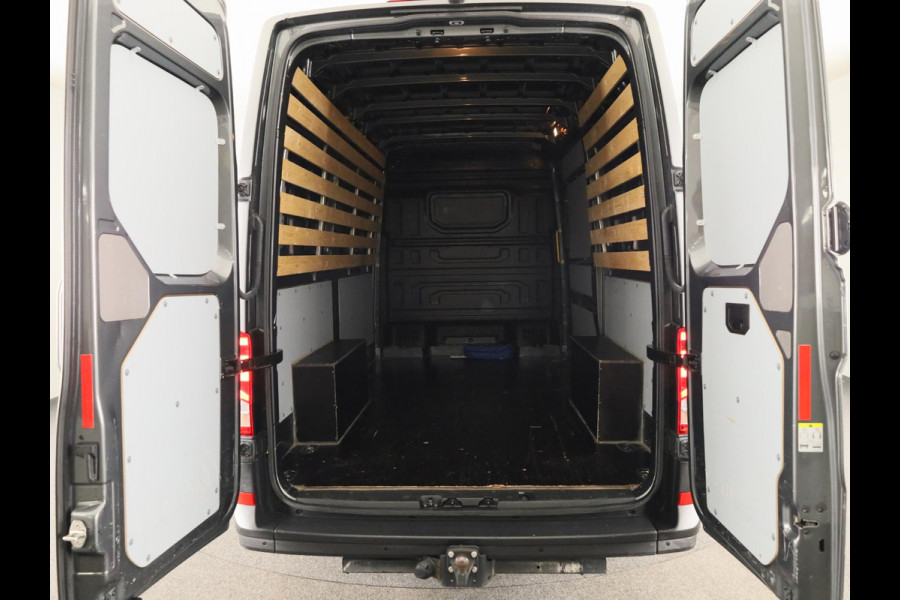 Volkswagen Crafter 35 2.0 TDI L3H3 Highline EURO VI 140 pk Automaat | Verlengde garantie | Navigatie | Trekhaak | Parkeersensoren | Achteruitrijcamera |