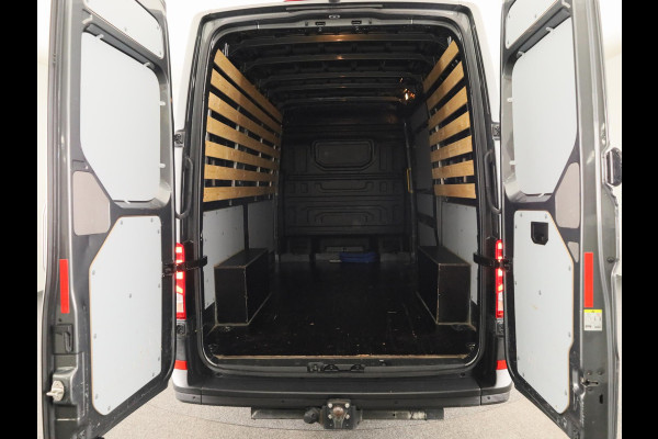 Volkswagen Crafter 35 2.0 TDI L3H3 Highline EURO VI 140 pk Automaat | Verlengde garantie | Navigatie | Trekhaak | Parkeersensoren | Achteruitrijcamera |