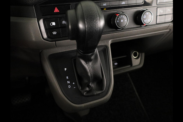 Volkswagen Crafter 35 2.0 TDI L3H3 Highline EURO VI 140 pk Automaat | Verlengde garantie | Navigatie | Trekhaak | Parkeersensoren | Achteruitrijcamera |