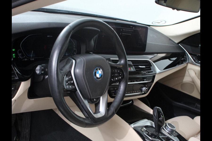 BMW 5 Serie Touring 530e Executive Cimate control Adaptieve cruise control Navigatie Apple Carplay/ Android Auto Parkeersensoren Camera Lichtmetalen velgen Led