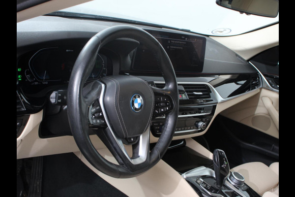 BMW 5 Serie Touring 530e Executive Cimate control Adaptieve cruise control Navigatie Apple Carplay/ Android Auto Parkeersensoren Camera Lichtmetalen velgen Led