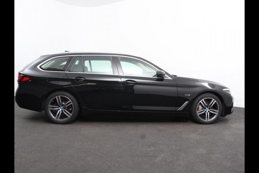 BMW 5 Serie Touring 530e Executive Cimate control Adaptieve cruise control Navigatie Apple Carplay/ Android Auto Parkeersensoren Camera Lichtmetalen velgen Led
