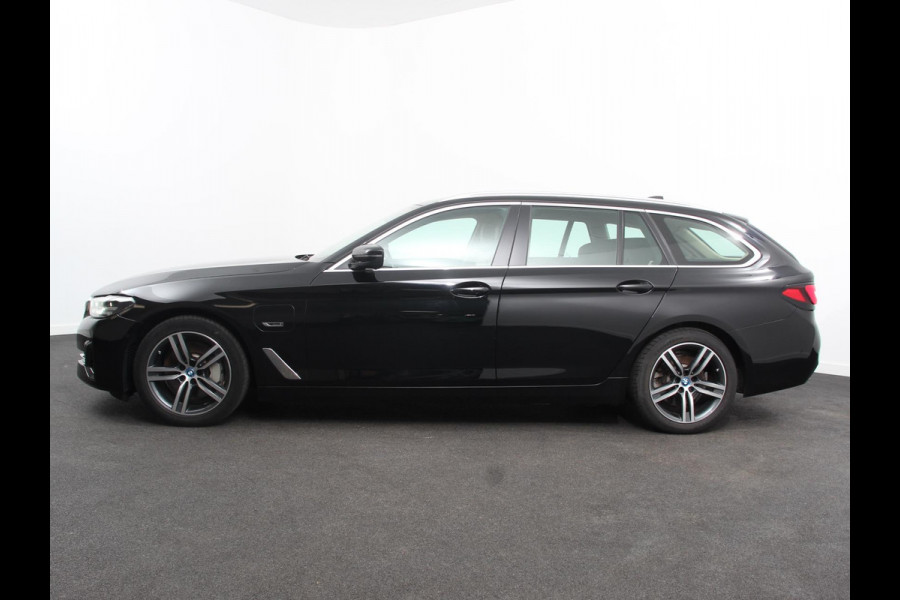 BMW 5 Serie Touring 530e Executive Cimate control Adaptieve cruise control Navigatie Apple Carplay/ Android Auto Parkeersensoren Camera Lichtmetalen velgen Led