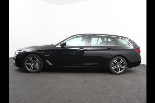 BMW 5 Serie Touring 530e Executive Cimate control Adaptieve cruise control Navigatie Apple Carplay/ Android Auto Parkeersensoren Camera Lichtmetalen velgen Led
