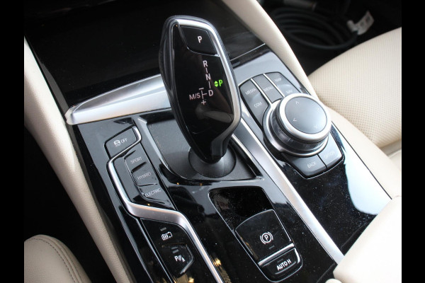 BMW 5 Serie Touring 530e Executive Cimate control Adaptieve cruise control Navigatie Apple Carplay/ Android Auto Parkeersensoren Camera Lichtmetalen velgen Led