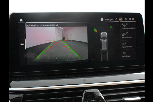 BMW 5 Serie Touring 530e Executive Cimate control Adaptieve cruise control Navigatie Apple Carplay/ Android Auto Parkeersensoren Camera Lichtmetalen velgen Led