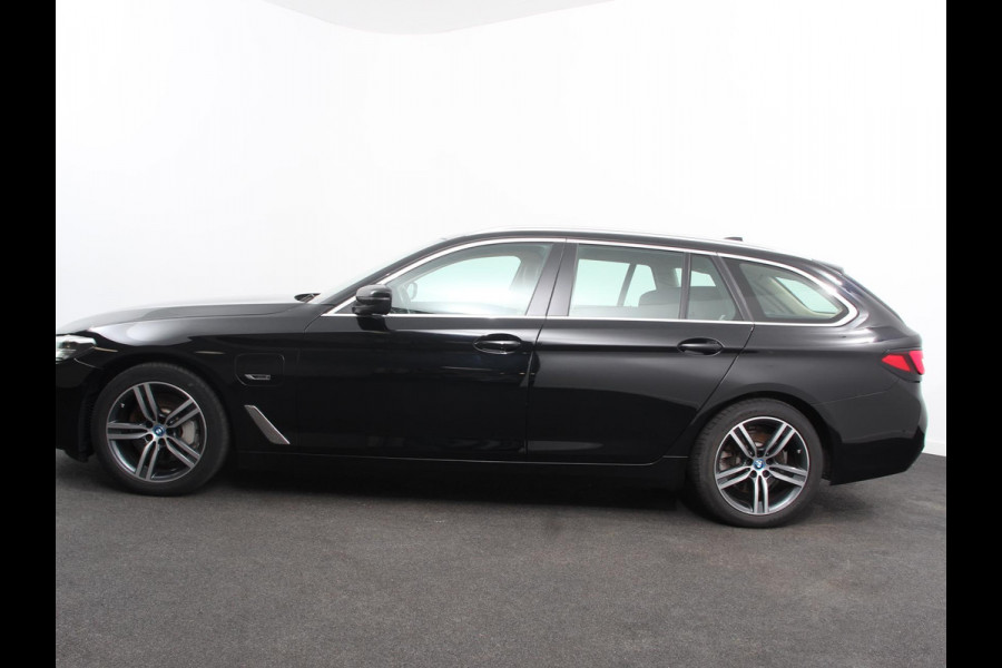 BMW 5 Serie Touring 530e Executive Cimate control Adaptieve cruise control Navigatie Apple Carplay/ Android Auto Parkeersensoren Camera Lichtmetalen velgen Led