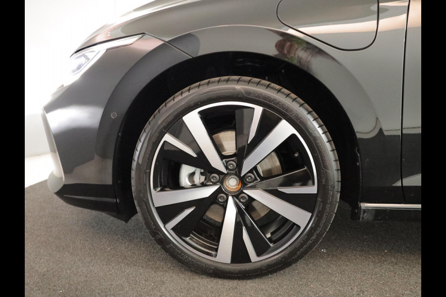 Volkswagen Golf Life Edition 1.5 eHybrid 204 PK | 18 "LM velgen | Stoel & Stuurverwarming | Camera |