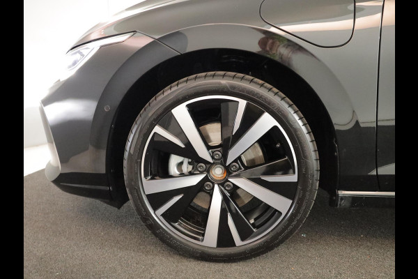 Volkswagen Golf Life Edition 1.5 eHybrid 204 PK | 18 "LM velgen | Stoel & Stuurverwarming | Camera |