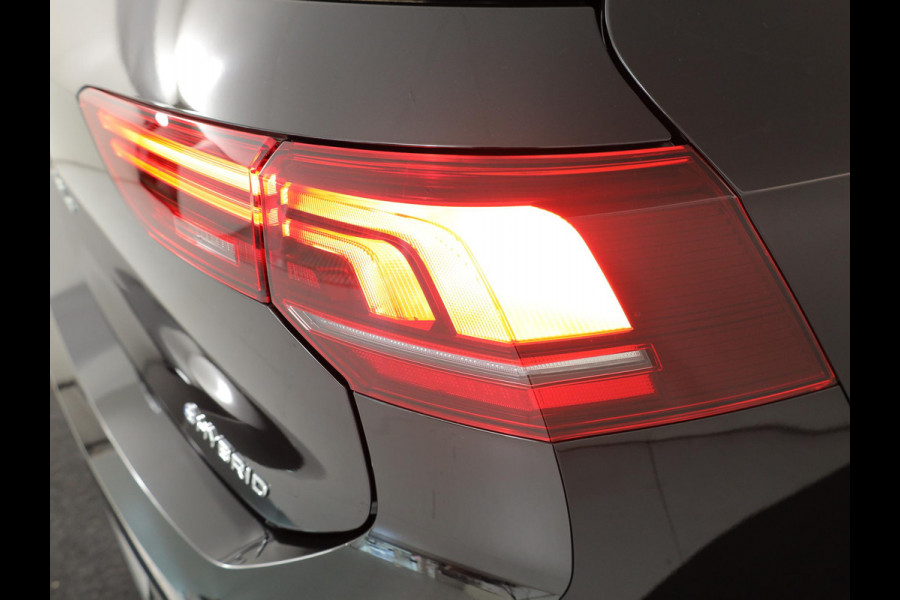 Volkswagen Golf Life Edition 1.5 eHybrid 204 PK | 18 "LM velgen | Stoel & Stuurverwarming | Camera |
