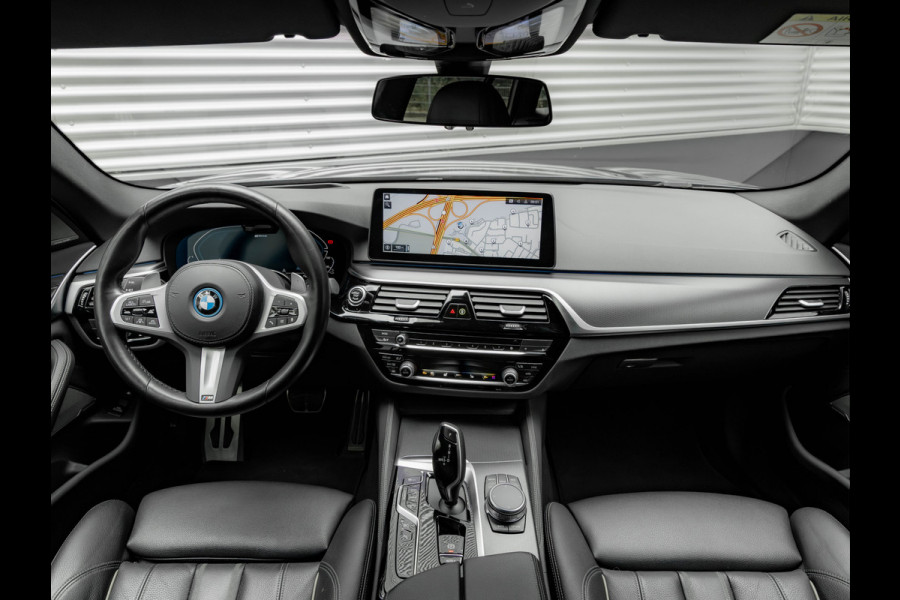 BMW 5 Serie Touring 530e xDrive M-Sport - Trekhaak - Driving Ass Prof - Head-Up - Harman Kardon