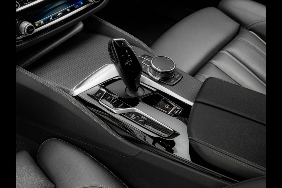 BMW 5 Serie Touring 530e xDrive M-Sport - Trekhaak - Driving Ass Prof - Head-Up - Harman Kardon