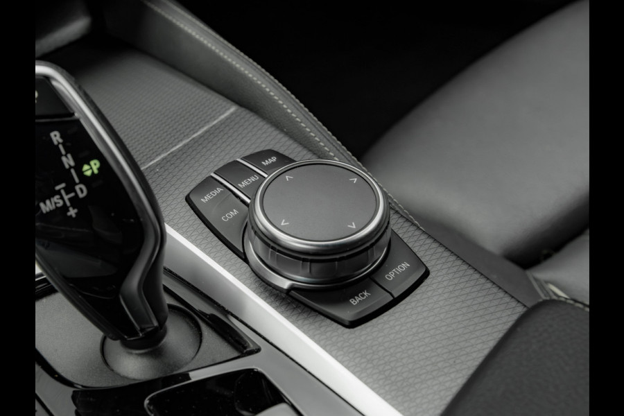 BMW 5 Serie Touring 530e xDrive M-Sport - Trekhaak - Driving Ass Prof - Head-Up - Harman Kardon