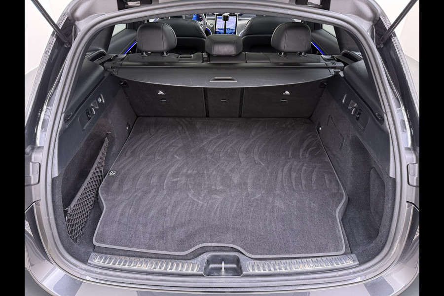 Mercedes-Benz GLC 300e AMG // SoH 93% // Panorama dak // Trekhaak // Burmester // Headup // Memory Stoelen // Distronic // 360 Camera