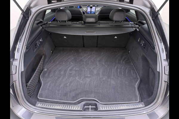 Mercedes-Benz GLC 300e AMG // SoH 93% // Panorama dak // Trekhaak // Burmester // Headup // Memory Stoelen // Distronic // 360 Camera