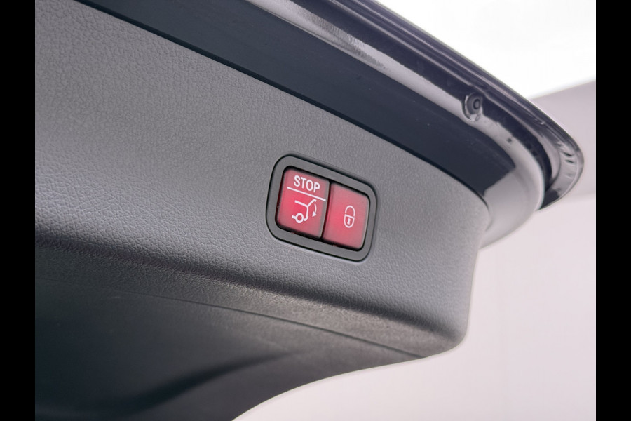 Mercedes-Benz GLC 300e AMG // SoH 93% // Panorama dak // Trekhaak // Burmester // Headup // Memory Stoelen // Distronic // 360 Camera
