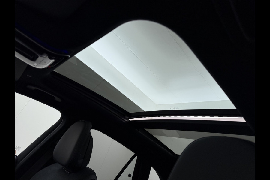 Mercedes-Benz GLC 300e AMG // SoH 93% // Panorama dak // Trekhaak // Burmester // Headup // Memory Stoelen // Distronic // 360 Camera